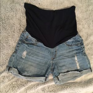 Distressed Maternity Shorts - Small